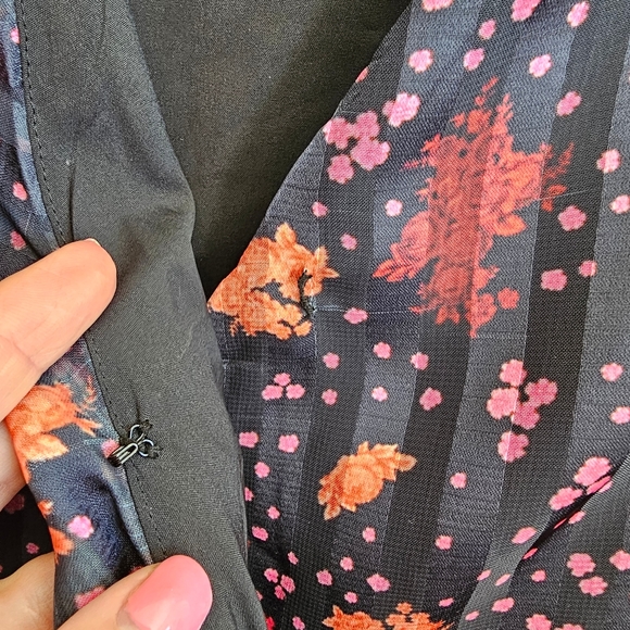 C/MEO Collective Significant Midi Wrap Dress Size Large fits medium to large - Picture 12 of 14